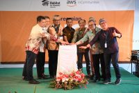 
Pj Gubernur Jawa Barat Bey Machmudin menghadiri peresmian Think Big Space (TBS), AWS Indonesia, SMKN 1 Karawang, Kamis (24/10/2024) (Foto: Dokpim Jabar)

