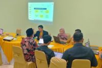 
Para peserta menyusun rencana SOP dan tindak lanjut pada Workshop Pembentukan Satuan Gugus Tugas Pencegahan dan Penanganan Kekerasan di Satuan Pendidikan (Satgas PPKSP), di ANB Hotel & Resort, Kecamatan Pameungpeuk, Kabupaten Garut, Sabtu (19/10/2024).(Foto:andre/dara)

