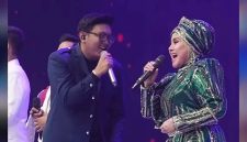 
Duet fenomenal Denny Caknan dan Ratu Dangdut Elvy Sukaesih. (Foto: Instagram Indosiar)
