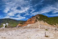 Gunung Papandayan terletak di Kabupaten Garut. Tinggi gunung ini mencapai 2.665 MDPL.(Foto: Ist)
