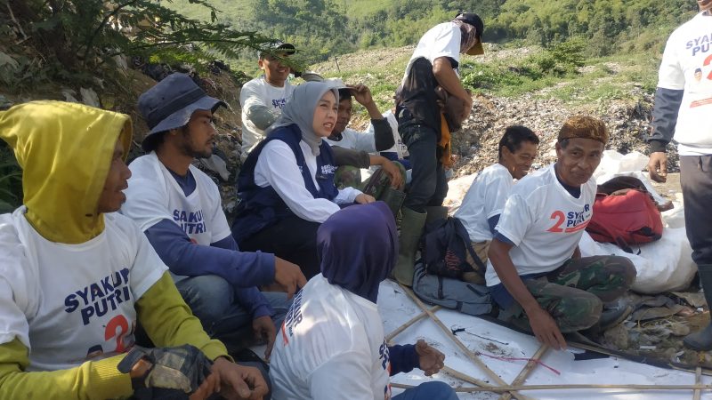 Calon Wakil Bupati Garut nomor urut 2, Putri Karlina saat mendatangai TPA Pasir Bajing, di Desa Sukaraja, Kecamatan Banyuresmi, Kabupaten Garut, Selasa (29/10/2024)(Foto: Istimewa)