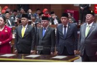 
Dewan Perwakilan Rakyat (DPR) RI periode 2024-2029 resmi menetapkan lima orang yang menjadi pimpinan. Ketua DPP PDIP Puan Maharani kembali menjabat sebagai ketua. (Foto: Tangkapan layar youtube DPR RI)
