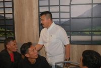 Mejelang Pilkada 2024, Kapolres Subang AKBP Ariek Indra Sentanu menggelar silaturahmi dengan serikat buruh, di D'King Cafe & Resto, Rabu (23/10/2024) sekitar pukul 20.00 WIB.(Foto: yudi/dara)
