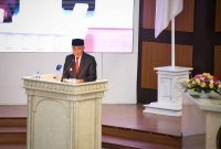 
Penjabat Gubernur Jawa Barat Bey Machmudin menyampaikan Nota Pengantar Gubernur Raperda APBD Jabar Tahun 2025, pada Rapat Paripurna DPRD Provinsi Jawa Barat di Gedung DPRD Jabar, Kota Bandung, Kamis (17/10/2024).(Foto: biro adpim jabar)
