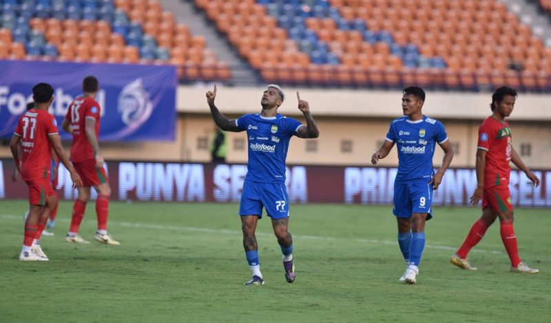 
Striker Persib, Ciro Alves merayakan gol ke gawang Persebaya Surabaya di Stadion Si Jalak Harupat Kabupaten Bandung, Jumat (18/10/2024).(Foto: (PERSIB.co.id)
