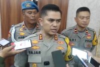 Kapolres Garut, AKBP Mochamad Fajar Gemilang, memberikan keterangan terkait pemecatan anggota Polres Garut kepada wartawan di Mapolres Garut, Senin (28/10/2024)(Foto: Istimewa)