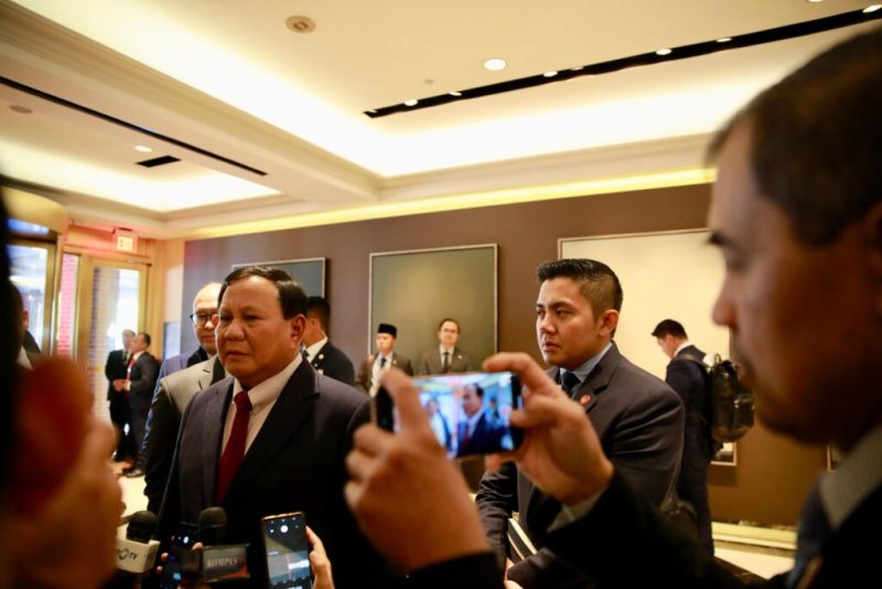 Presiden Prabowo Subianto dalam keterangannya kepada awak media usai pertemuan dengan Menteri Pertahanan Amerika Serikat, Lloyd Austin, Rabu (13/11/2024). (Foto: BPMI Setpres/Aldoni)