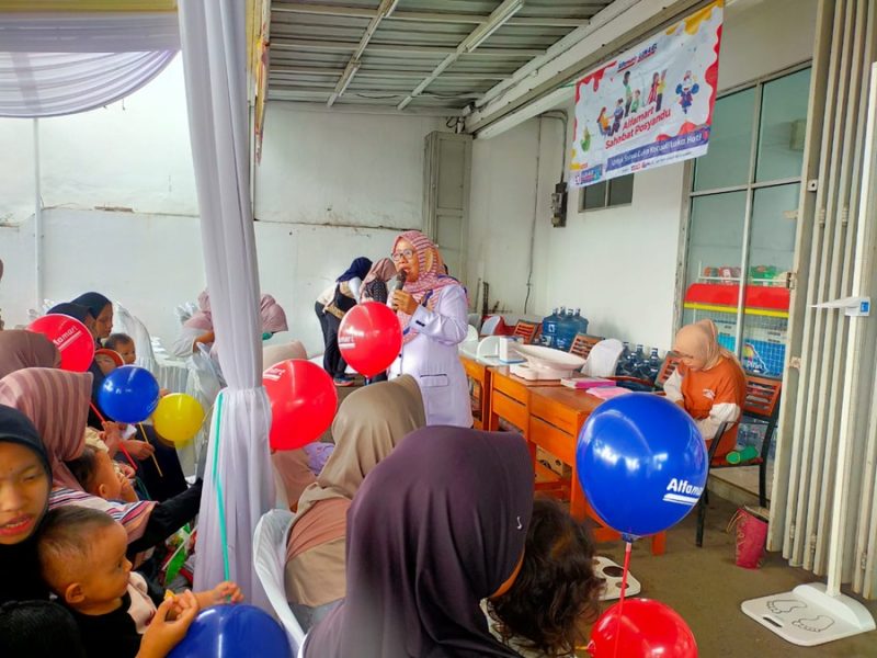 
Alfamart dan Lukajel Gelar Posyandu di halaman toko Alfamart Sudirman Baru, Kelurahan  Sukamentri, Kecamatan Garut Kota, Kabupaten Garut,  Rabu (6/11/ 2024).(Foto: andre/dara)

