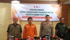 Badan Penanggulangan Bencana Daerah (BPBD) Kabupaten Bandung menggelar penyusunan dokumen Rencana Penanggulangan Kedaruratan Bencana (RPKB) 2024, di Kampung Pago, Kecamatan Pasirjambu Kamis (7/11/2024). (Foto: maji/dara) 
