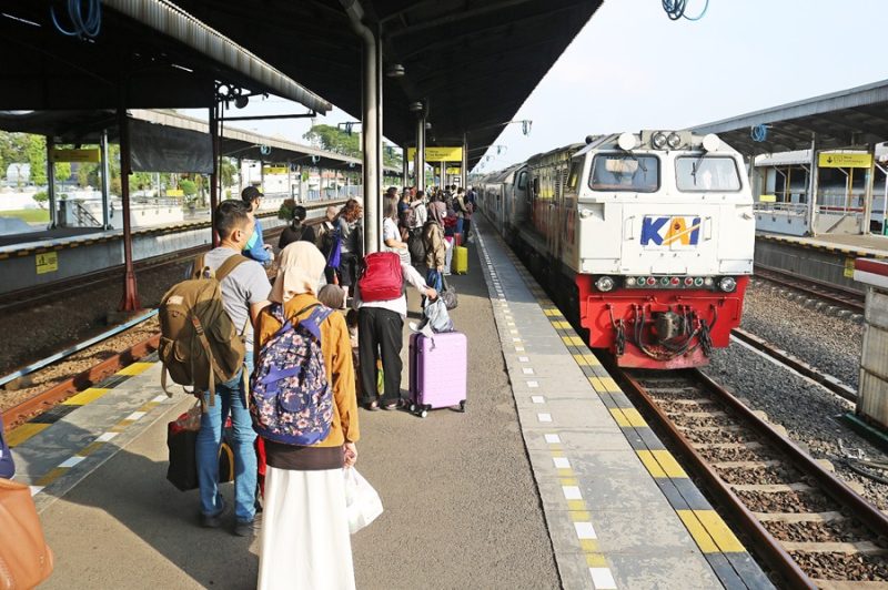  PT Kereta Api Indonesia (KAI) Daop 3 Cirebon, Jawa Barat siap melayani lonjakan penumpang selama libur Natal dan Tahun Baru 2024/2025.(Foto: Bambang/dara)
