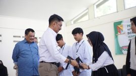 
Pjs. Bupati Bandung Dikky Achmad Sidik didampingi Kepala Disnaker  Drs. H. Rukmana membukan Diklat bagi para pencari kerja, di Gedung UPT BLK Manggahang, Kecamatan Baleendah, Kabupaten Bandung, Selasa (5/11/2024). (Foto: maji/dara)

