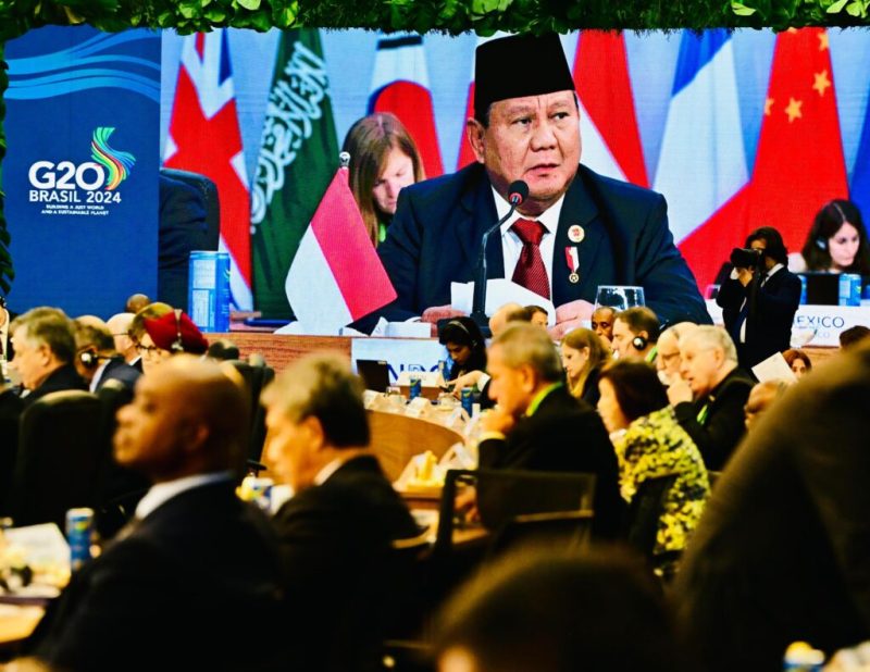 Presiden Prabowo Subianto memberikan pidato sambutan pada sesi pertama Konferensi Tingkat Tinggi (KTT) G20 yang mengangkat tema “Fight against Hunger and Poverty, di Brasil, Senin, 18 November 2024. (Foto: BPMI Setpres/Laily Rachev)