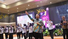 
Sekda Jabar  Herman Suryatman saat memimpin rakor Evaluasi dan Refleksi  Capaian Program Prioritas Pendidikan di  Aston Cirebon Hotel & Convetion Center, Kota Cirebon, Kamis (21/11/2024). (Foto: biro adpim)

