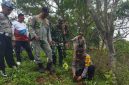 Polsek Cikelet bersama unsur Forkopimcam melakukan penanaman pohon di kawasan Pantai Gunung Geder Desa Cijambe, Kecamatan Cikelet, Kabupaten Garut, Jumat (15/11/2024)(Foto: Ist)