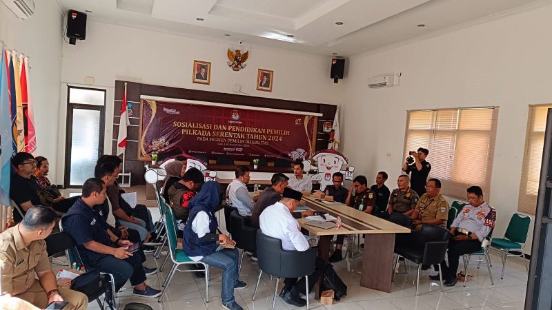 KPU Kabupaten Garut menggelar rapat koordinasi menjelang debat publik kedua dan kampanye rapat umum dalam rangkaian Pilkada 2024 di Aula KPU Garut, Jalan Suherman, Kecamatan Tarogong Kaler, Kabupaten Garut, Senin (18/11/2024)(Foto: Ist)
