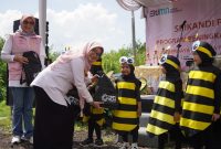 Pelaksanaan Program Peningkatan Kesehatan Ibu dan Anak oleh Srikandi PT. PLN Unit Induk Distribusi Jawa Barat di Eduwisata Perlebahan Gunung Guntur, Kecamatan Tarogong Kaler, Kabupaten Garut, Rabu (20/11/2024)(Foto: Ist)