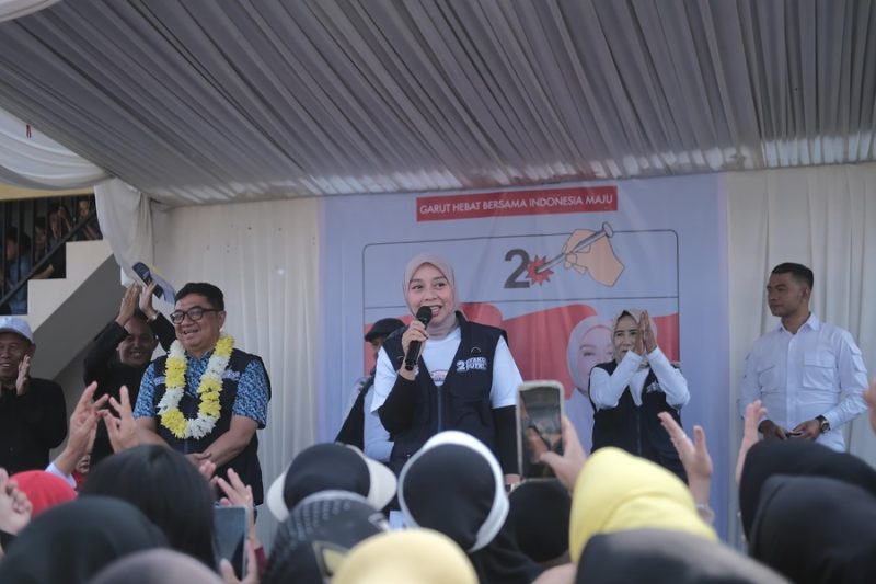 
Kampanye di Bayongbong Garut, Putri Karlina janji akan Bersihkan Pemerintahan dari Korupsi dan pungli.(Foto: andre/dara)

