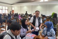 
Proses Sorlip surat suara untuk Pilkada Kabupaten Garut di Kampus 2 STIE Yasa Anggana Garut, Jalan Pembangunan, Kecamatan Tarogong Kidul, Kabupaten Garut, Minggu (3/11/2024).(Foto:andre/dara)
