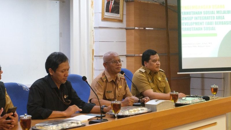 
Sekda Garut, Nurdin Yana, menerima audiensi Kepala Balai PSKL Wilayah Jawa, Danang Kuncara Sakti, di Ruang Rapat Wakil Bupati Garut, Komplek Setda Kabupaten Garut, Senin (11/11/2024).(Foto: andre/dara)

