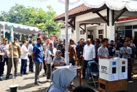 
KPU Kabupaten Bandung menggelar Simulasi Pemungutan dan Penghitungan Suara Pemilihan Gubernur dan Wakil Gubernur serta Bupati dan Wakil Bupati Serentak Tahun 2024, di halaman Kantor KPU lama, Soreang, Sabtu (9/11/2024), mulai pukul 07:00 WIB.(Foto: Ist)
