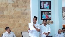 
Helmi Budiman dan Yudi Lasminingrat, memohon maaf dan mengucapkan terimakasih kepada semua pihak yang telah mendukung dirinya di pilkada Garut, Kamis (28/11/2024).(Foto: andre/dara)
