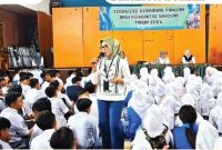 
Kepala Dispakan Kabupaten Bandung Ina Dewi Kania memberikan materi pada Seminar Pentingnya Asupan Makanan Bergizi Untuk Anak di Desa Rancatungku Kecamatan Pameungpeuk Kabupaten Bandung, Kamis (7/11/2024). (Foto: maji/dara)
