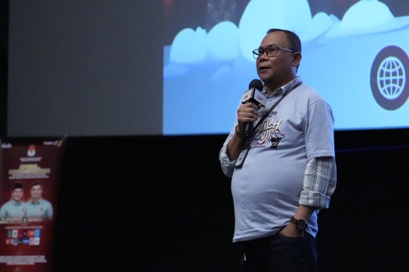 
Ketua KPU Kabupaten Bandung Syam Zamiat Nursyamsi gelar nobar film