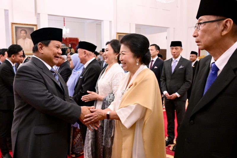 Presiden Prabowo Subianto melantik dan mengambil sumpah jabatan Wakil Ketua dan Anggota Dewan Ekonomi Nasional, Selasa (05/11/2024), di Istana Negara, Jakarta. (Foto: BPMI Setpres/ Muchlis Jr)
