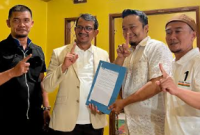 IKADAM Garut secara resmi menyatakan dukungandi Helmi Budiman dan Yudi Nugraha Lasminingrat pada Pilkada garut 2024, Rabu (13/11/2024)(Foto: Istimewa)