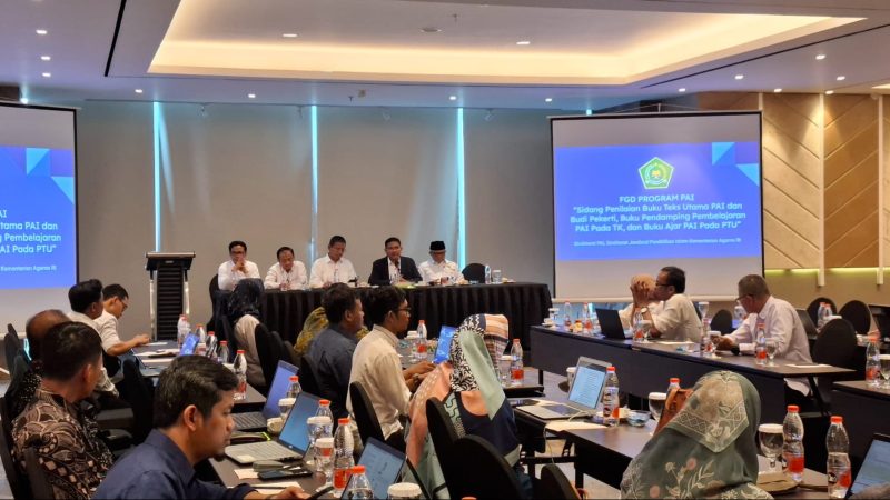 Sidang Penilaian Buku Teks Utama PAI dan Budi Pekerti, Buku Pendamping Pembelajaran PAI pada TK, dan Buku Ajar PAI pada PTU (Foto: Kemenag)