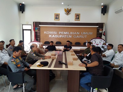 KPU Garut menggelar Rapat Koordinasi membahas metode kampanye terbuka dan kampanye melalui iklan, di Aula Kantor KPU Kabupaten Garut, Rabu (7/11/2024)(Foto: Istimewa)