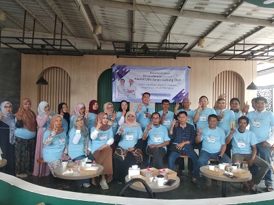 Diskusi dan Deklarasi bertema “Mewujudkan Garut Hebat, Inspirasi Untuk Bangsa” yang digelar Persaudaraan Urang Garut Alumni UIN Sunan Gunung Djati di Jema Coffee, Jalan Veteran, Kecamatan Garut Kota, Kabupaten Garut, Sabtu (9/11/2024)(Foto: Istimewa)