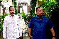 Presiden Prabowo Subianto mengadakan pertemuan dengan Presiden ke-7 RI, Joko Widodo (Jokowi) didampingi Ibu Iriana Jokowi, pada Minggu malam, 3 November 2024. (Foto: BPMI Setpres)
