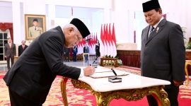 Presiden Prabowo Subianto secara resmi melantik Basuki Hadimuljono sebagai Kepala Otorita Ibu Kota Nusantara (OIKN), Selasa (05/11/2024), di Istana Negara, Jakarta. (Foto: BPMI Setpres/ Muchlis Jr)

