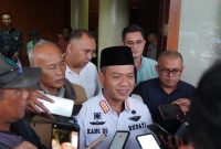 
Bupati Bandung terpilih Dadang Supriatna memberikan keterangan Pers di Hotel Sutan Raja, Soreang, Rabu (4/12/2024) sore. (Foto: maji/dara)
