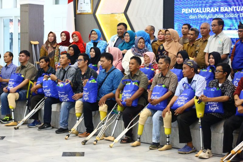 Kegiatan Penyaluran Bantuan Kaki Palsu dan Penyuluhan Sadar Bahaya Diabetes di Gedung Pendopo, Kecamatan Garut Kota, Kabupaten Garut, Selasa (3/12/2024)(Foto: Ist)