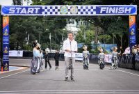 
Penjabat Gubernur Jawa Barat Bey Machmudin membuka Kejuaraan Sepatu Roda dan Skateboard Nasional Piala Ibu Negara (PIN) Tahun 2024, di Gelanggang Olahraga (GOR) Saparua, Kota Bandung, Selasa (3/12/2024).(Foto: Biro Adpim Jabar)