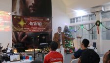 
Pendeta Jack Sinaga dari Rachem Ministry menyamaikan khotbahnya kepada warga binaan Lapas Banceuy, Bandung di Gereja Glory Efata, Selasa (24/12/24). (Foto: maji/dara)


