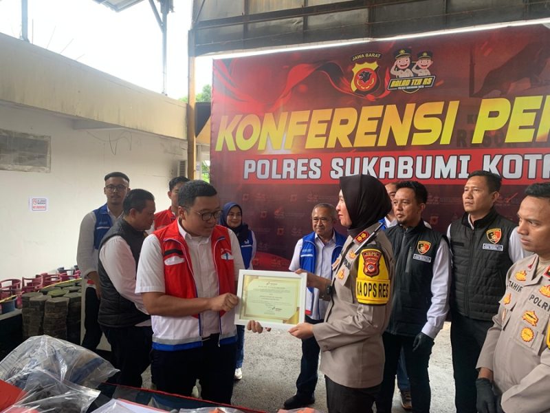 Pertamina Patra Niaga Regional Jawa Bagian Barat (JBB) mengapresiasi  Kepolisian Resor (Polres) Sukabumi yang berhasil mengungkap kasus penyalahgunaan LPG bersubsidi ukuran 3 kilogram (kg). (Foto: Ist)

