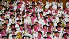 
Wisuda Sekolah Perempuan Jawa Barat Tahun 2024 di Sport Jabar Arcamanik, Kota Bandung, Selasa (24/12/2024).(Foto: Biro Adpim Jabar)