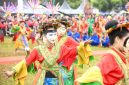 

Beragam kesenian tari mewarnai Pembukaan Pekan Kebudayaan Daerah Jawa Barat di Taman Kota Lapangan Merdeka, Kota Sukabumi, Minggu (15/12/2024). (Foto: biro adpim jabar)
