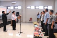 
Seorang Narapidana Tindak Pidana Terorisme Lapas Banceuy Bandung menyatakan Ikrar Setia kepada Negara Kesatuan Republik Indonesia di Aula Gedung Teknis Lapas Banceuy, Jumat (20/12/2024). (Foto: maji/dara)
      
