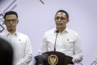 Kepala Kantor Komunikasi Kepresidenan Hasan Nasbi memberikan keterangan pers usai Sidang Kabinet Paripurna yang dipimpin oleh Presiden Prabowo Subianto dan Wakil Presiden Gibran Rakabuming Raka di Kantor Presiden, Jakarta, Senin (02/12/2024). (F0to: Humas/Ibrahim)
