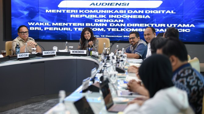 Menkomdigi Meutya Hafid didampingi Plt. Dirjen Infrastruktur Digital, Ismail dan Plt. Dirjen Ekosistem Digital, Wayan Toni Supriyanto menerima audiensi Wakil Menteri (Wamen) BUMN Kartiko Wirjoatmodjo bersama Wamen BUMN Dony Oskaria serta sejumlah Direktur Utama BUMN di Kantor Kementerian Komunikasi dan Digital, Selasa (10/12/2024). Foto: Indra/Komdigi