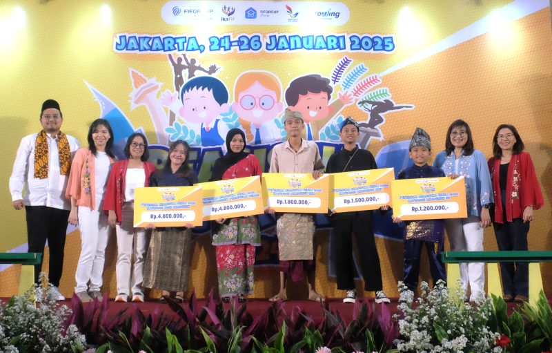 
Bersinergi dengan Ikatan Karyawan FIFGROUP (IKAFIF) dan Koperasi FIF 2000, Corporate Social Responsibility (CSR) FIFGROUP memberikan beasiswa buat anak karyawan se-Indoesia, di Ballroom Hotel Cosmo Amaroossa, Jakarta, Jumat (24/01/2025).(Foto: humas FIFGrup) 


