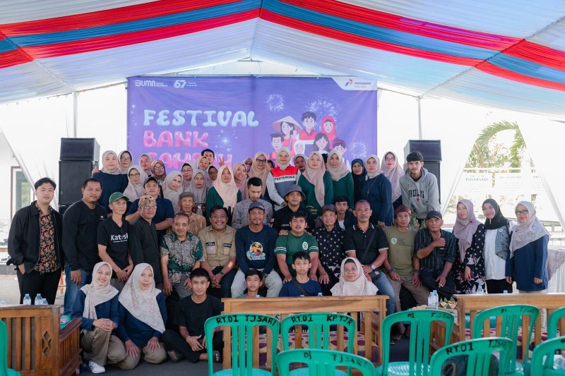 
PT Pertamina Patra Niaga Regional Jawa Bagian Barat (JBB) melalui Fuel Terminal Tasikmalaya menggelar Festival Bank Sampah se-Kota Tasikmalaya, Kamis (2/1/2025).(Foto: Ist)
