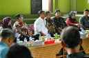 
Sekretaris Daerah Provinsi Jawa Barat Herman Suryatman menghadiri rapat koordinasi dan monitoring persiapan Hari Desa 2025 di Kecamatan Cimalaka, Kabupaten Sumedang, Kamis (2/1/2025).(Foto: biro adpim jabar)

