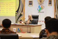 

Statistisi Ahli Madya sekaligus Ketua Tim Statistik Distribusi BPS Jabar Ninik Anisah. (Foto: biro adpim jabar) 

