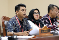 
Ketua Bawaslu Kabupaten Bandung, Kahpiana saat memberikan keterangan dalam sidang Perselisihan Hasil Pemilihan Umum Bupati Kabupaten Bandung di Mahkamah Konsitusi, Jumat (17/1/2025). (Foto Humas MK/Ifa)

