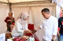 Penjabat Gubernur Jawa Barat, Bey Machmudin membuka event Pesta Kuliner Jawa Barat 2025 dengan tema ”Sono Ku Rasa, Ku Nikmat” di Gedung Sate, Kota Bandung, Jum'at (31/1/2025).(Foto: Biro Adpim Jabar)


